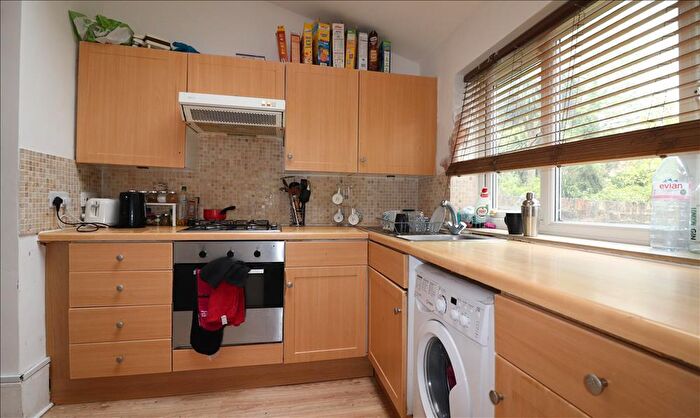 6 Bedroom Terraced House To Rent In Roden Street, Holloway, Islington, London, N7