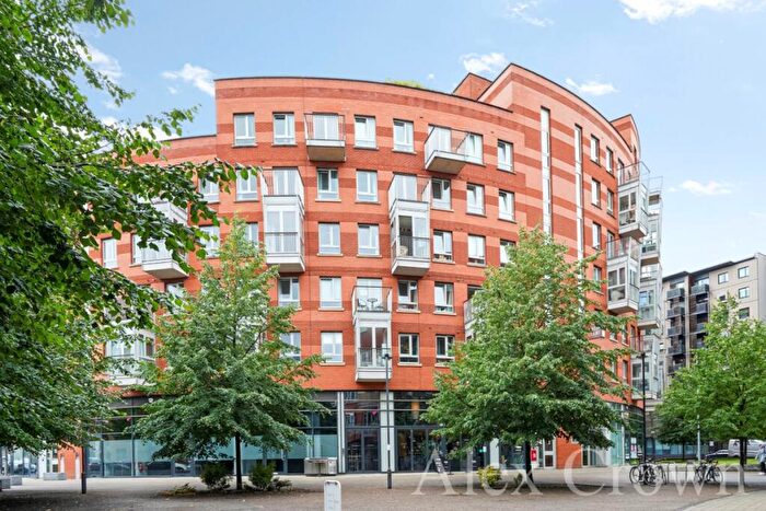 3 Bedroom Apartment To Rent In Carronade Court, Eden Grove, Holloway, N7