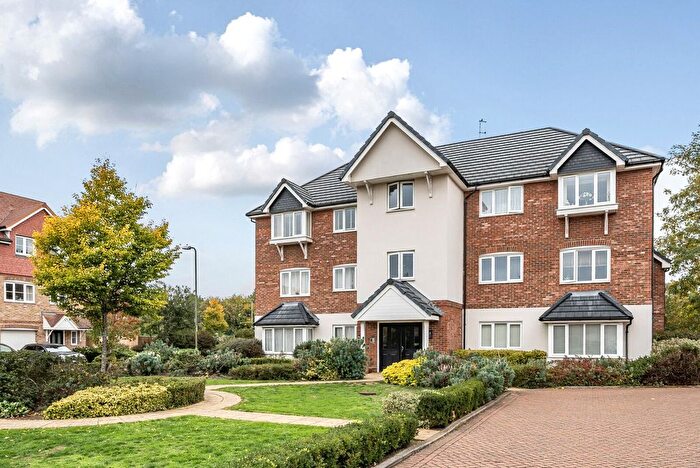 2 Bedroom Flat For Sale In Scholars Place, Walton-On-Thames, KT12
