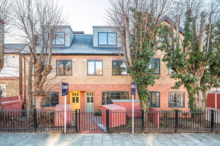 4 Bedroom Terraced House For Sale In Cricklade Avenue, Streatham, SW2