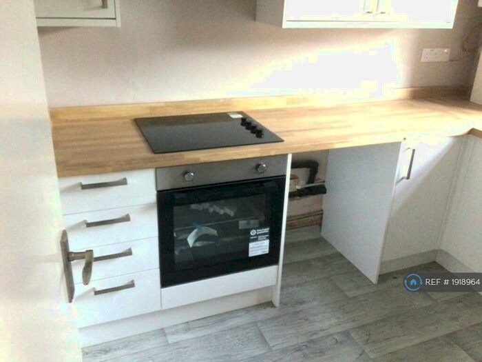 1 Bedroom Flat To Rent In Limefield Court, Salford, M7