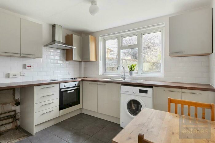 2 Bedroom Flat To Rent In Derby Road, Lenton, Nottingham, NG7