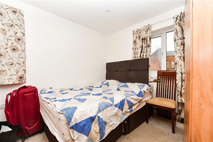 2 Bedroom Flat For Sale In Cantelupe Road, East Grinstead, West Sussex, RH19