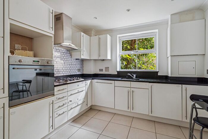 2 Bedroom Apartment For Sale In Westfield Park, Hatch End, Pinner, HA5