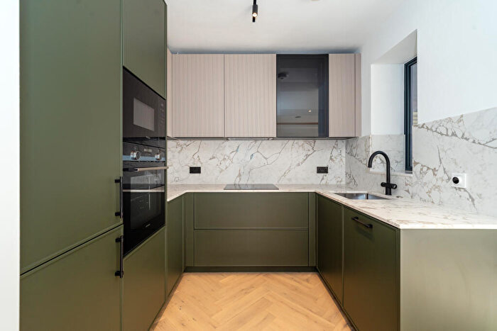 2 Bedroom Flat For Sale In Aylestone Place, Brondesbury Park, London, NW6