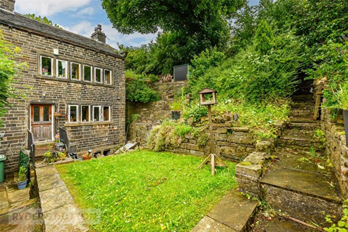 2 Bedroom Semi Detached House For Sale In Lane Top, Linthwaite, Huddersfield, West Yorkshire, HD7