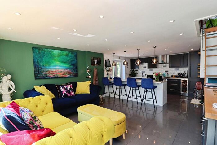 2 Bedroom Bungalow For Sale In Chakeshill Drive, Bristol, Somerset, BS10