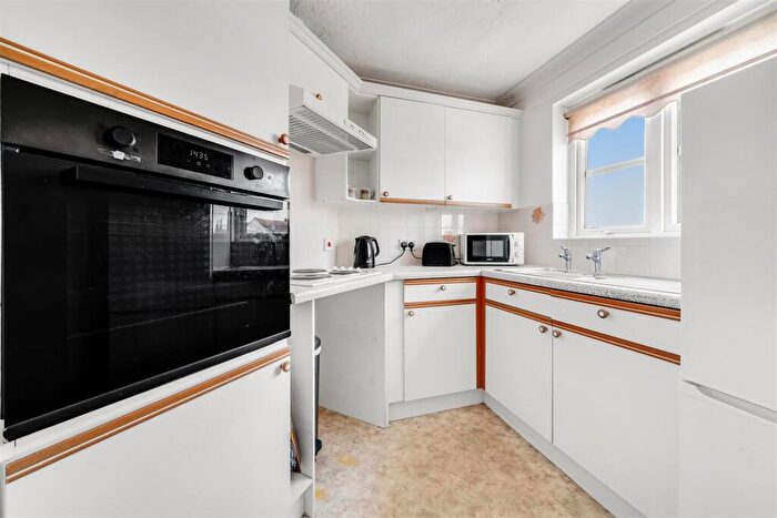 1 Bedroom Retirement Property For Sale In De Moulham Road, Swanage, BH19 - Photo 12