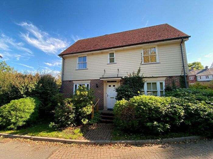 3 Bedroom End Of Terrace House For Sale In Autumn Grove, Bromley, BR1