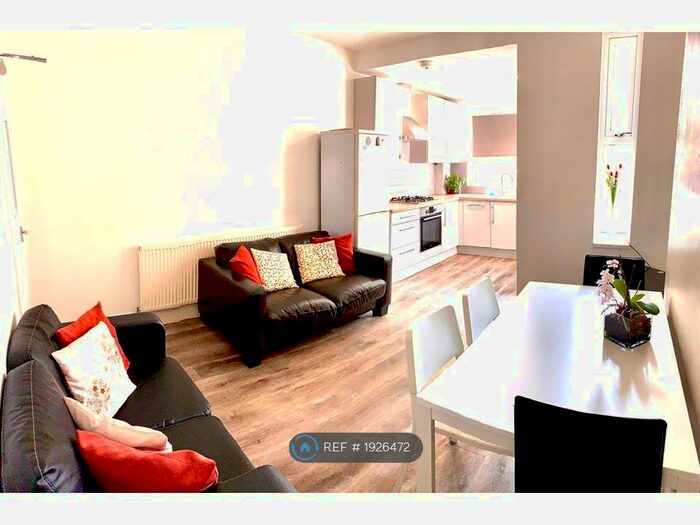 4 Bedroom Terraced House To Rent In Langdon Street, Sheffield, S11