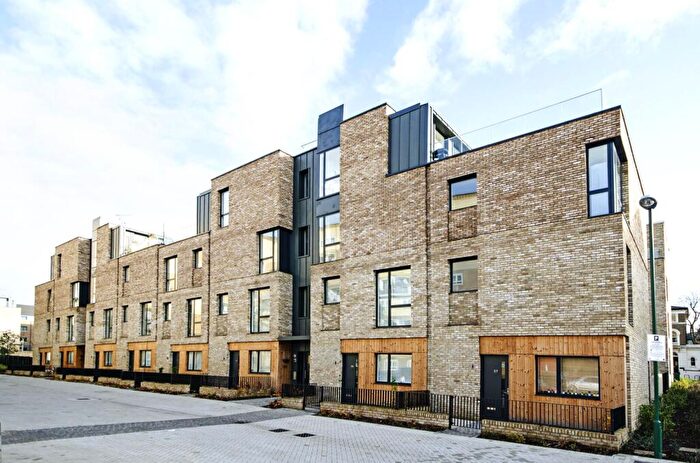 2 Bedroom Flat To Rent In Bristol Walk, Kilburn, London, NW6
