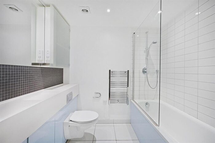 1 Bedroom Flat To Rent In Emerson Apartments, New River Village, Hornsey, N8