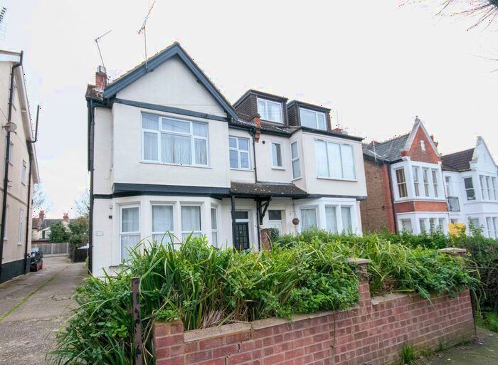2 Bedroom Flat To Rent In Overcliff, Manor Road, Westcliff-On-Sea, SS0