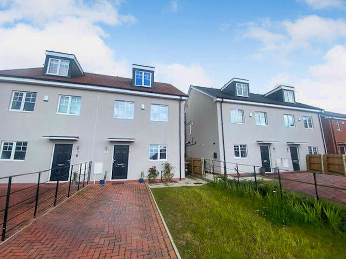 4 Bedroom Semi-Detached House To Rent In Hall Close, Nottinghamshire, Sherwood Nottingham, NG5