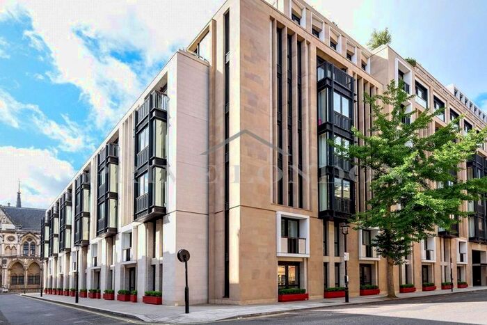 3 Bedroom Flat To Rent In Lincoln Square, Strand, London, WC2A