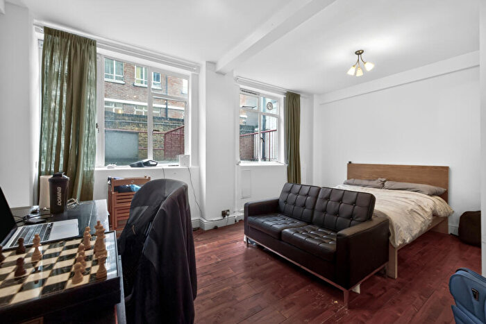 Studio To Rent In Charterhouse Square, London, EC1M