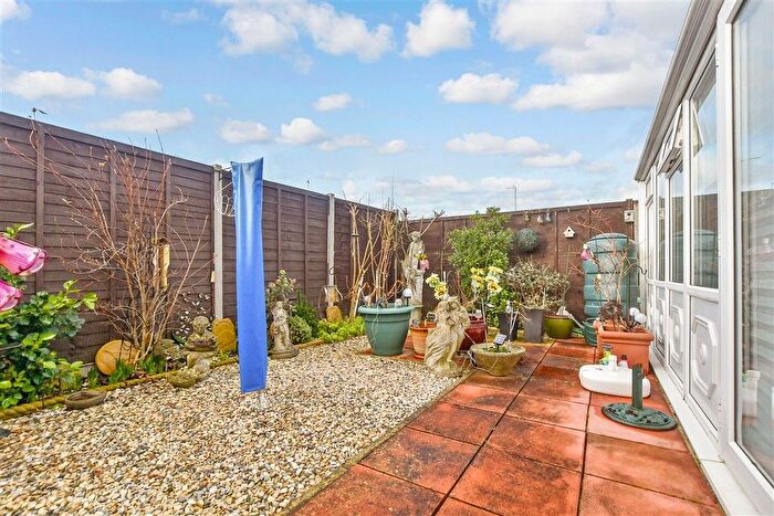 1 Bedroom Semi-detached Bungalow For Sale In Cygnet Way, Ashford, Kent, TN23