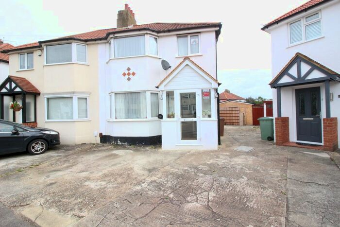 4 Bedroom Semi-Detached House To Rent In Beverley Gardens, Worcester Park, KT4