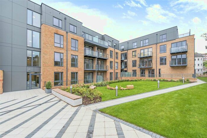 1 Bedroom Flat To Rent In Boundaries Road, London, SW12