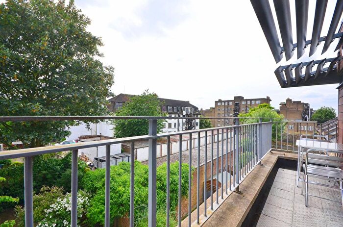 1 Bedroom Flat To Rent In Leigham Court Road, Streatham Hill, London, SW16
