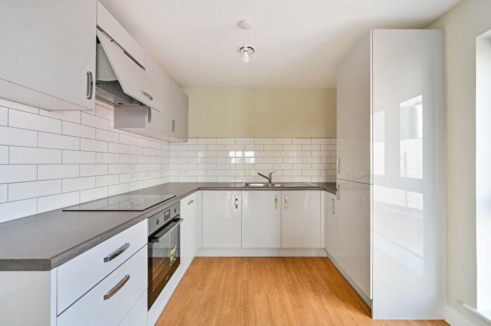 2 Bedroom Flat To Rent In Weaver Yard, Newbury, RG14