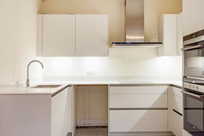 2 Bedroom Flat To Rent In Suffolk Square Cheltenham, GL50