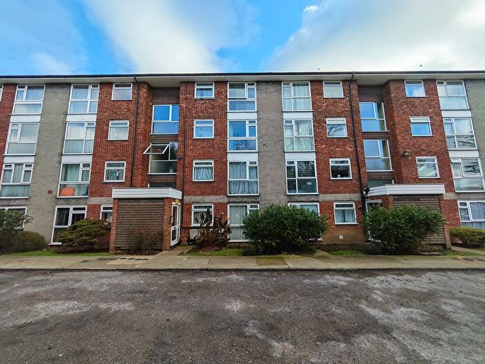 2 Bedroom Flat For Sale In Sycamore Close, Northolt, UB5