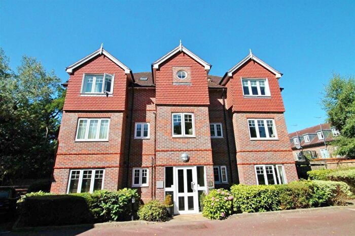 2 Bedroom Flat For Sale In Highbridge Close, Radlett, WD7