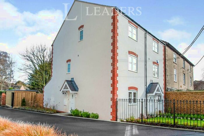 4 Bedroom Town House To Rent In Bromsgrove, Faringdon, SN7