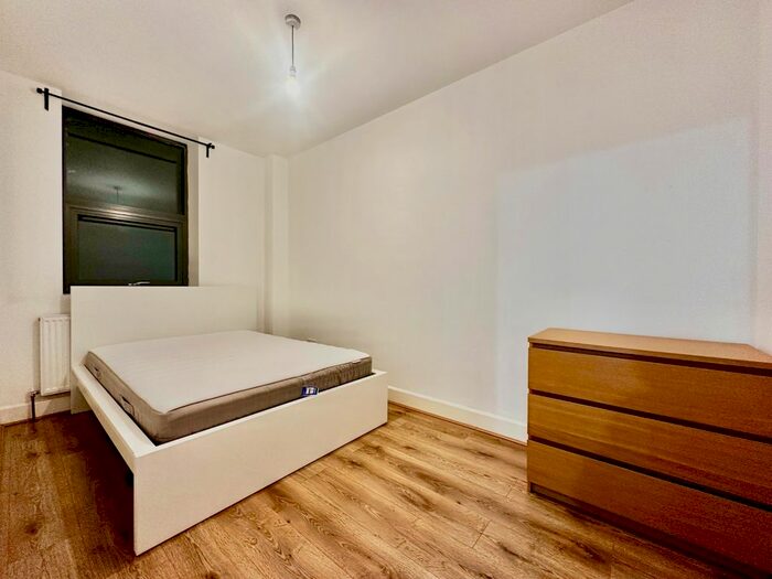 3 Bedroom Flat To Rent In Caxton Road, London, SW19