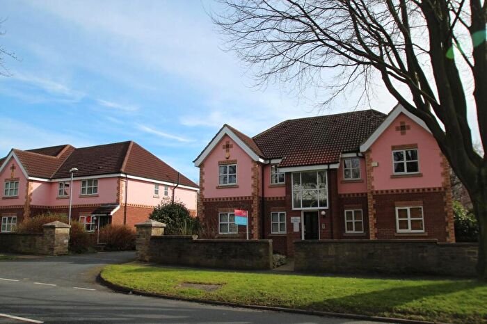 2 Bedroom Flat To Rent In Stainbeck Road, Leeds, West Yorkshire, LS7