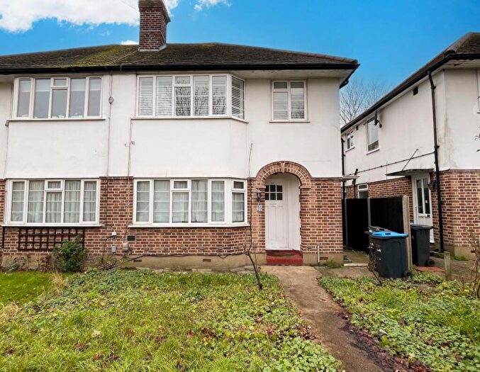 2 Bedroom Maisonette For Sale In Firs Lane, Winchmore Hill, N21
