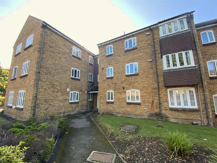 2 Bedroom Flat To Rent In Dromey Gardens, Harrow Weald, HA3