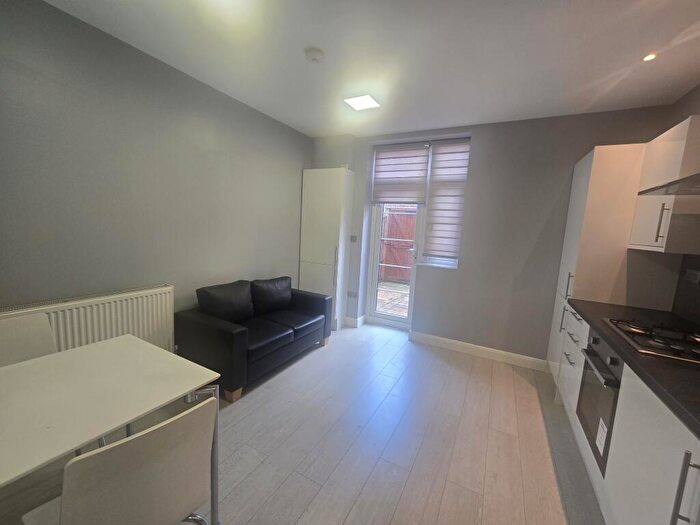 2 Bedroom Flat To Rent In Norwood Road, London, SE27