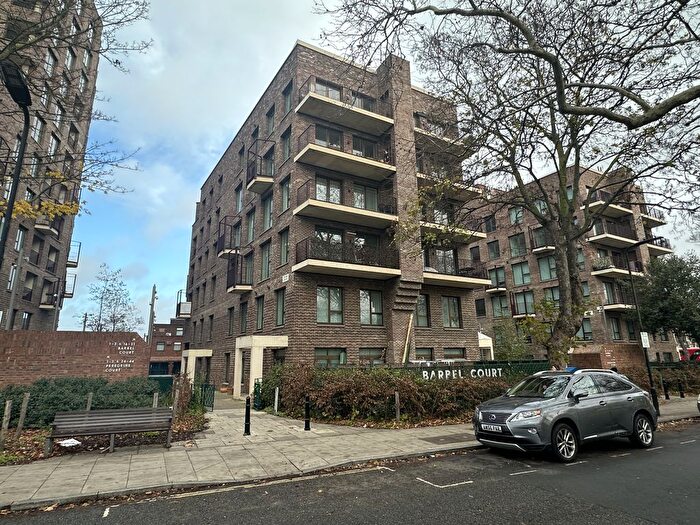 3 Bedroom Flat For Sale In Flat Barbel Court, Clapton Common, London, E5