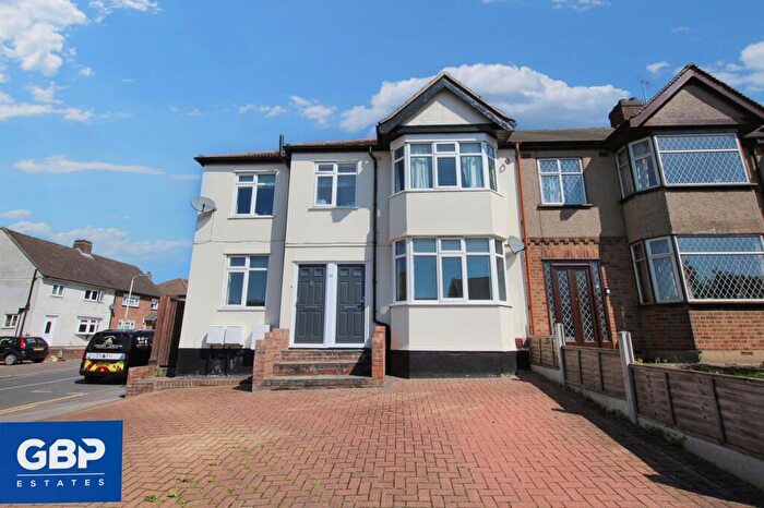 2 Bedroom Maisonette To Rent In Hornchurch Road, Hornchurch, RM11