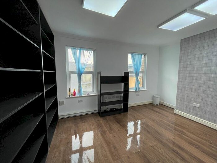 Studio To Rent In Dalston, London, N16