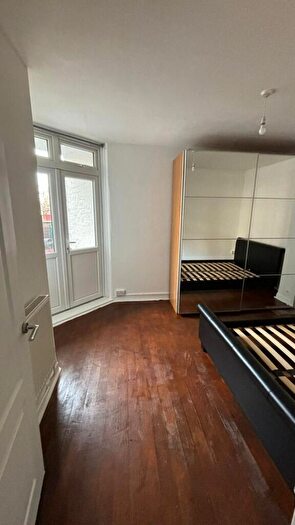 2 Bedroom Flat For Sale In Amhurst Road, Hackney, London, E8