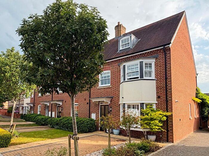 4 Bedroom End Of Terrace House For Sale In Buttercup Close, Salisbury, SP2