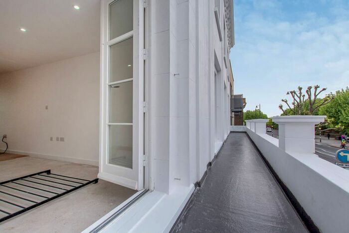 Studio To Rent In St Johns Hill, St John's Hill, London, SW11