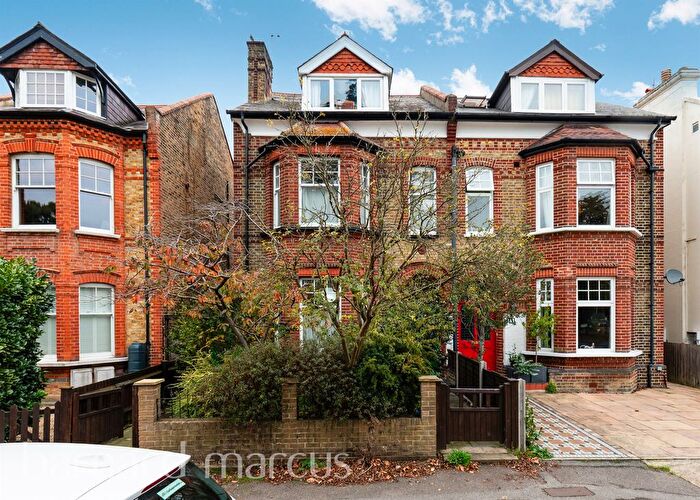 4 Bedroom Semi Detached House For Sale In Berrylands Road, Surbiton, KT5