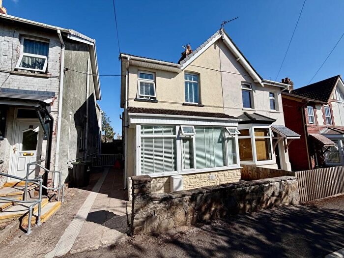 3 Bedroom Semi-Detached House For Sale In The Avenue, Caldicot, Mon., NP26