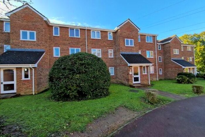 1 Bedroom Flat To Rent In Percy Gardens, Worcester Park, KT4