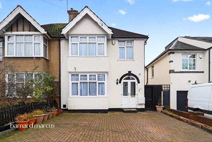 3 Bedroom Semi Detached House For Sale In Wentworth Road, Barnet, EN5