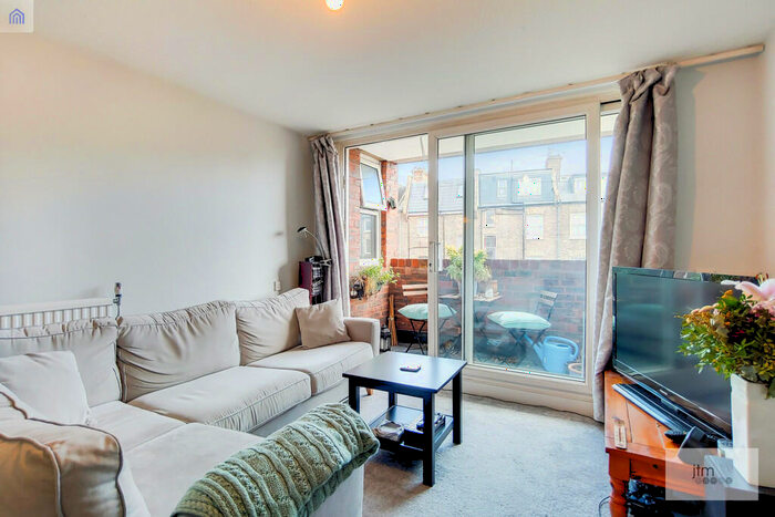 1 Bedroom Flat To Rent In Mowatt Close, London, N19