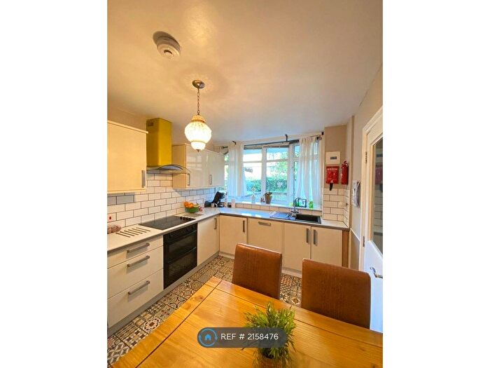4 Bedroom Flat To Rent In Salford House, London, E14