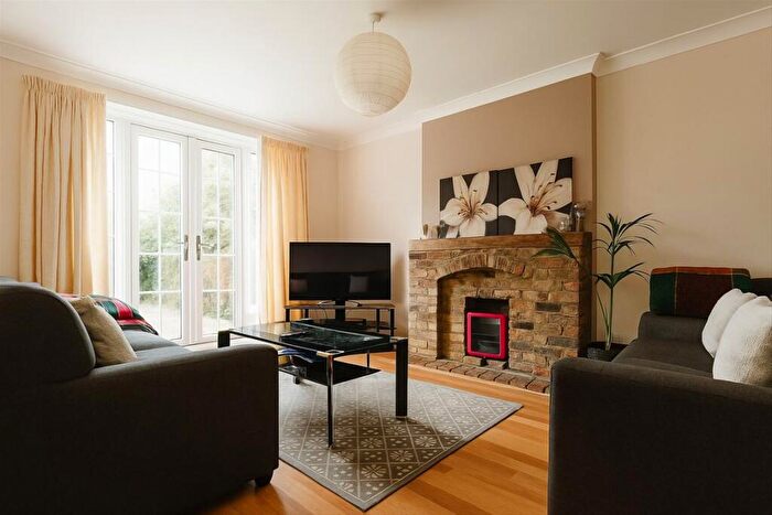 1 Bedroom Flat To Rent In Colney Hatch Lane, London, N10