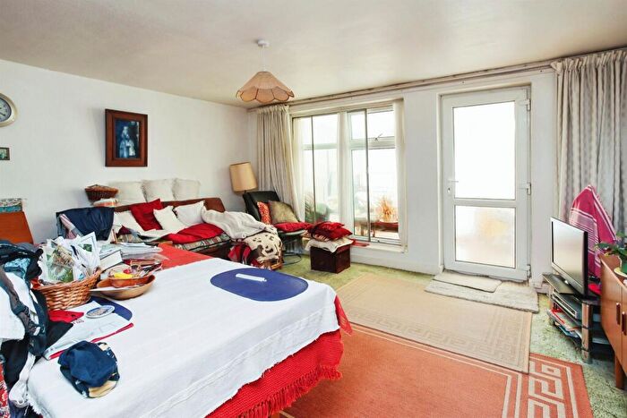 3 Bedroom Terraced House For Sale In Mansfield Walk, Maidstone, ME16