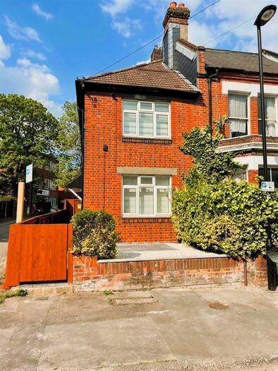 3 Bedroom End Of Terrace House To Rent In Ordnance Road, Southampton, SO15