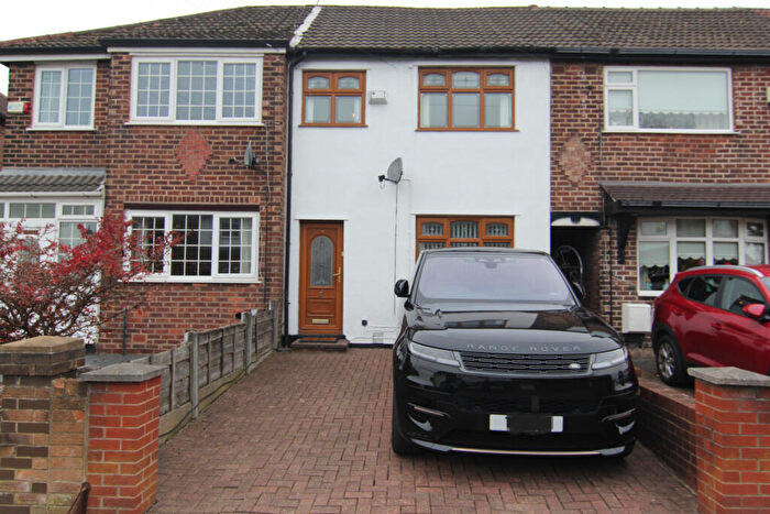 3 Bedroom Terraced House For Sale In Greenside Lane, Droylsden, Manchester, M43